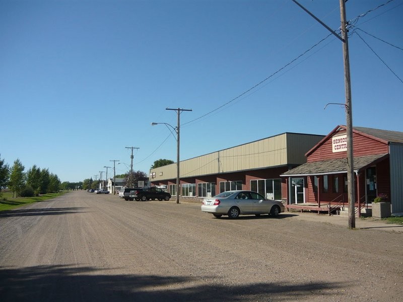 "Main Street Aberdeen Saskatchewan" by Canadian2006 