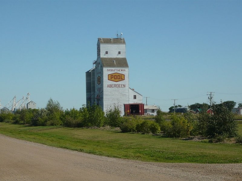 "Grain Elevator Aberdeen Saskatchewan" by Canadian2006 - Own work