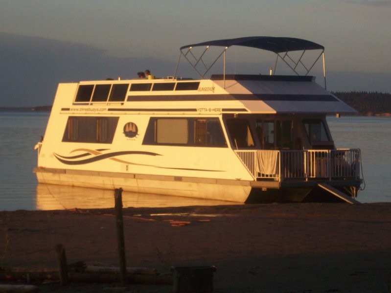 Aurora Houseboats 