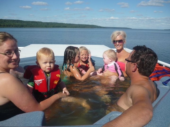 Aurora Houseboats - Hot Tub