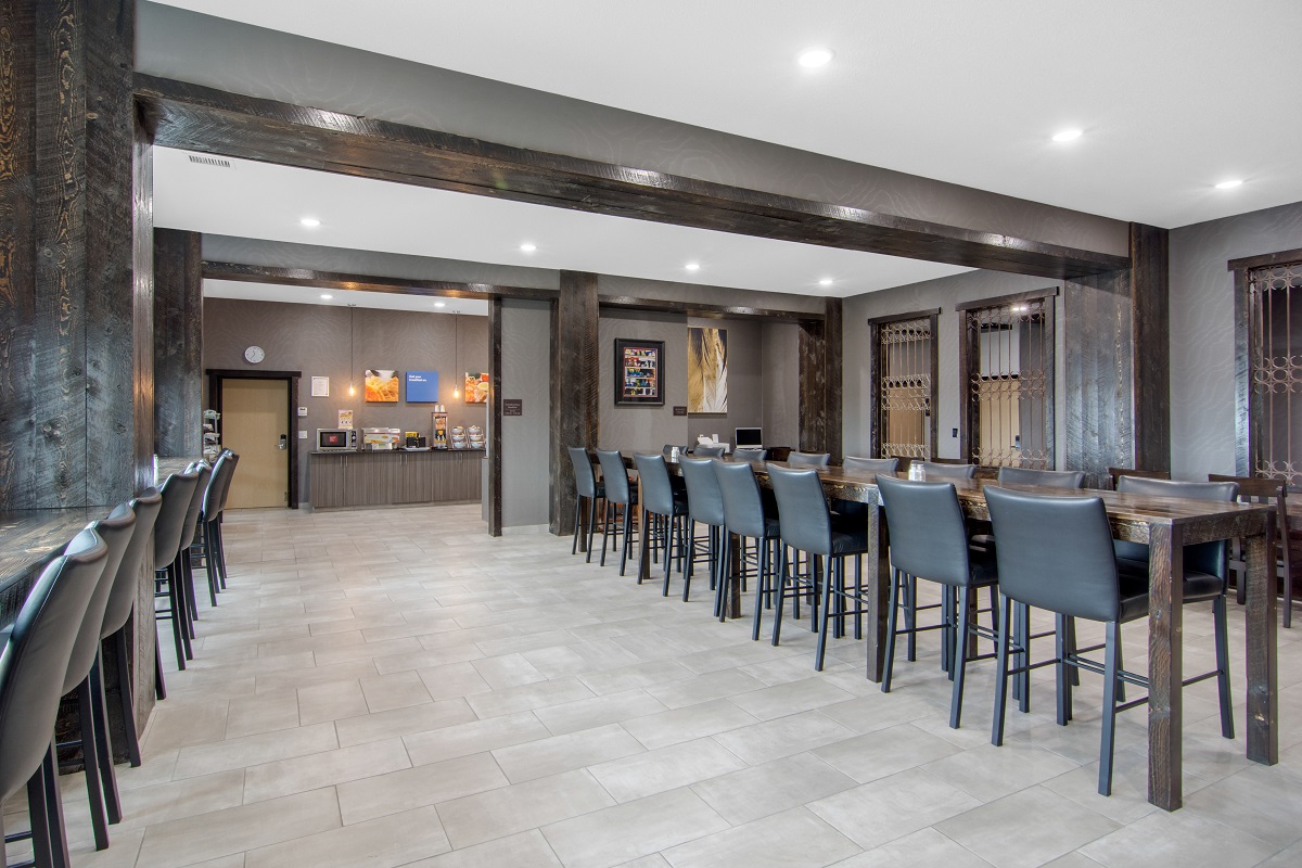 Comfort Inn and Suites North Battleford - Breakfast eating area