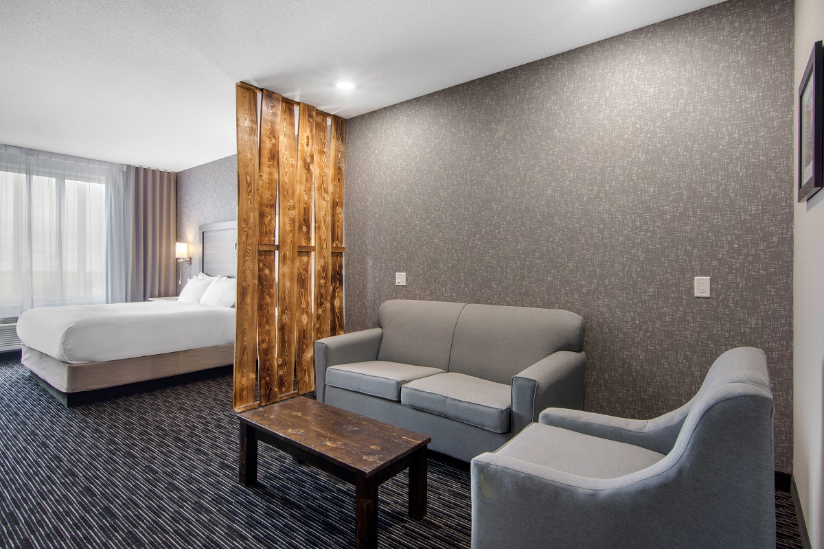 Comfort Inn and Suites North Battleford - King Suite