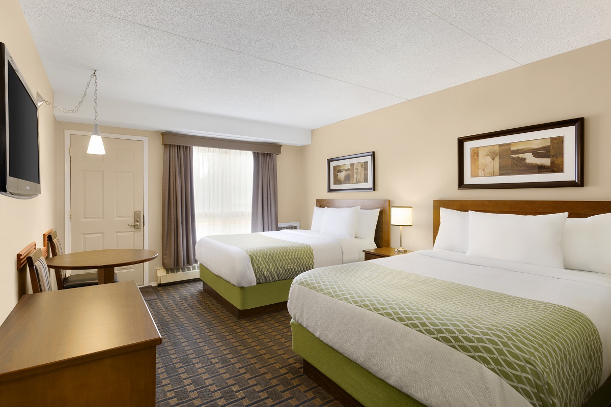 Colonial Square Inn & Suites - Double Queen Guest Room