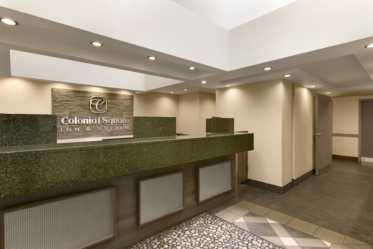 Colonial Square Inn & Suites - Lobby and Front Desk