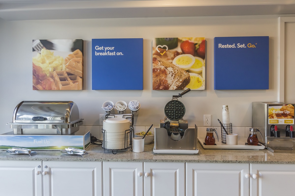 Comfort Inn & Suites Moose Jaw - Breakfast Area