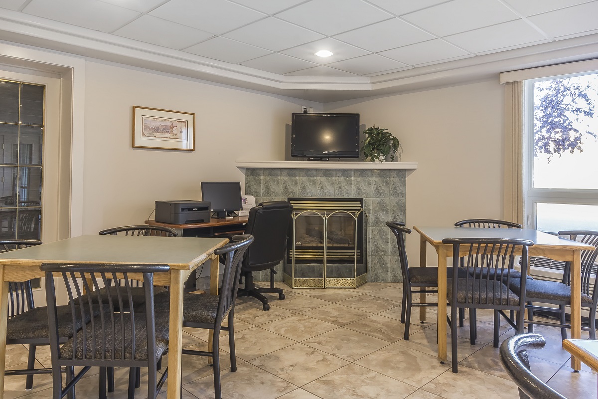 Comfort Inn & Suites Moose Jaw - Breakfast Area