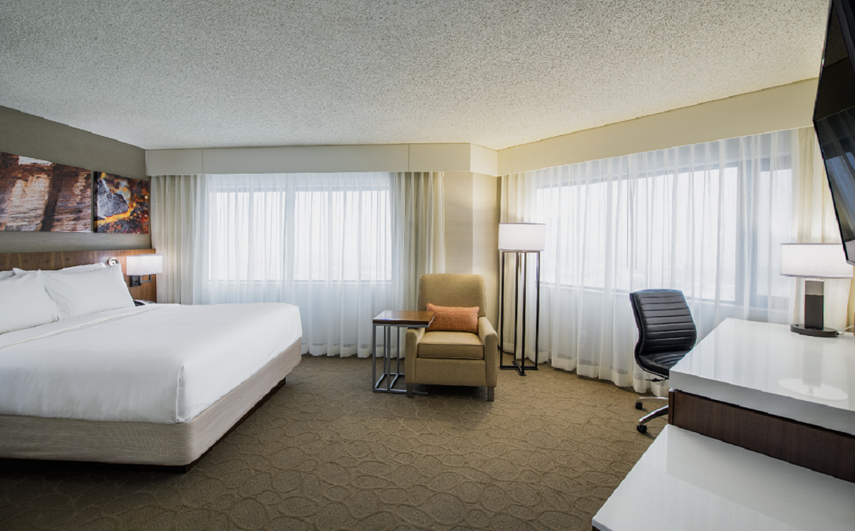 Delta Hotels by Marriott Regina - Deluxe Corner Queen Room