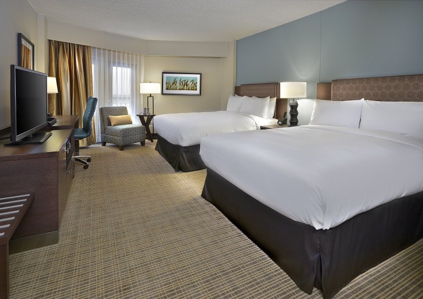 DoubleTree by Hilton Regina Hotel & Conference Centre - Double Queen Room