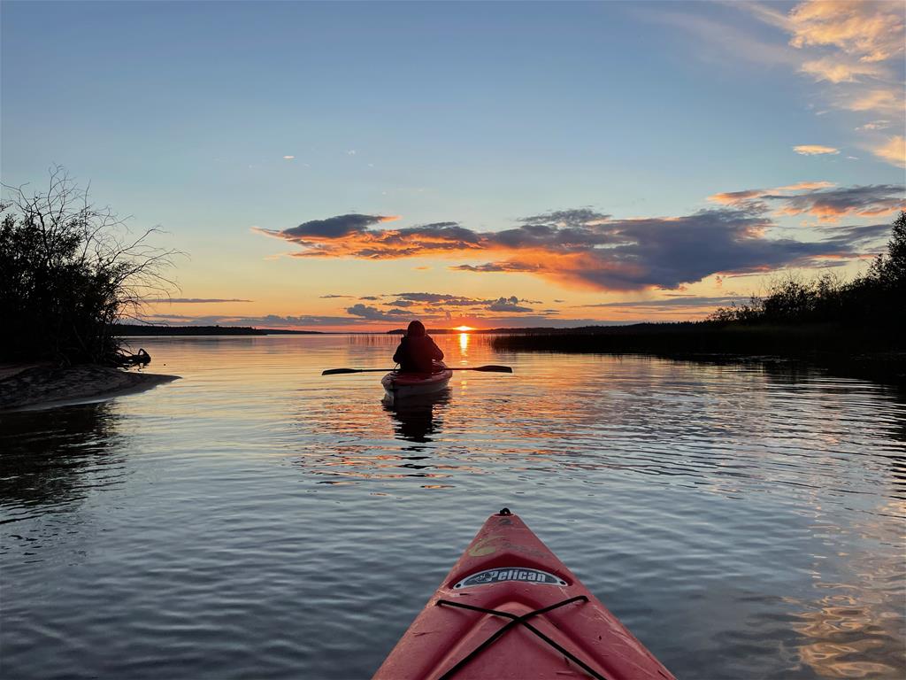 Eagle Bay Resort - Kayaking