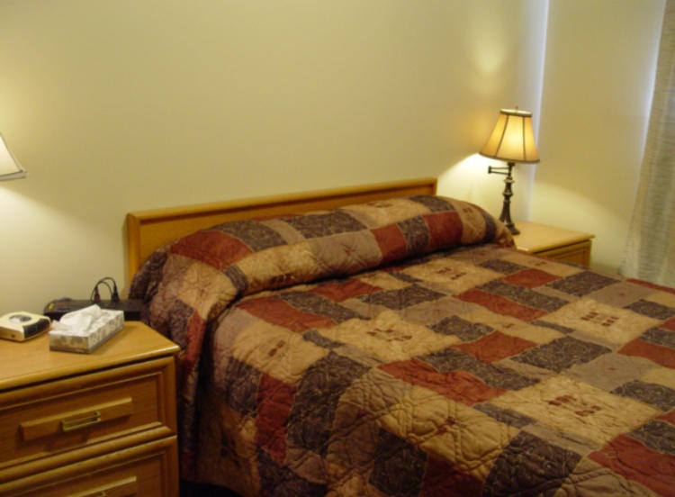 Elrose Inn & Suites