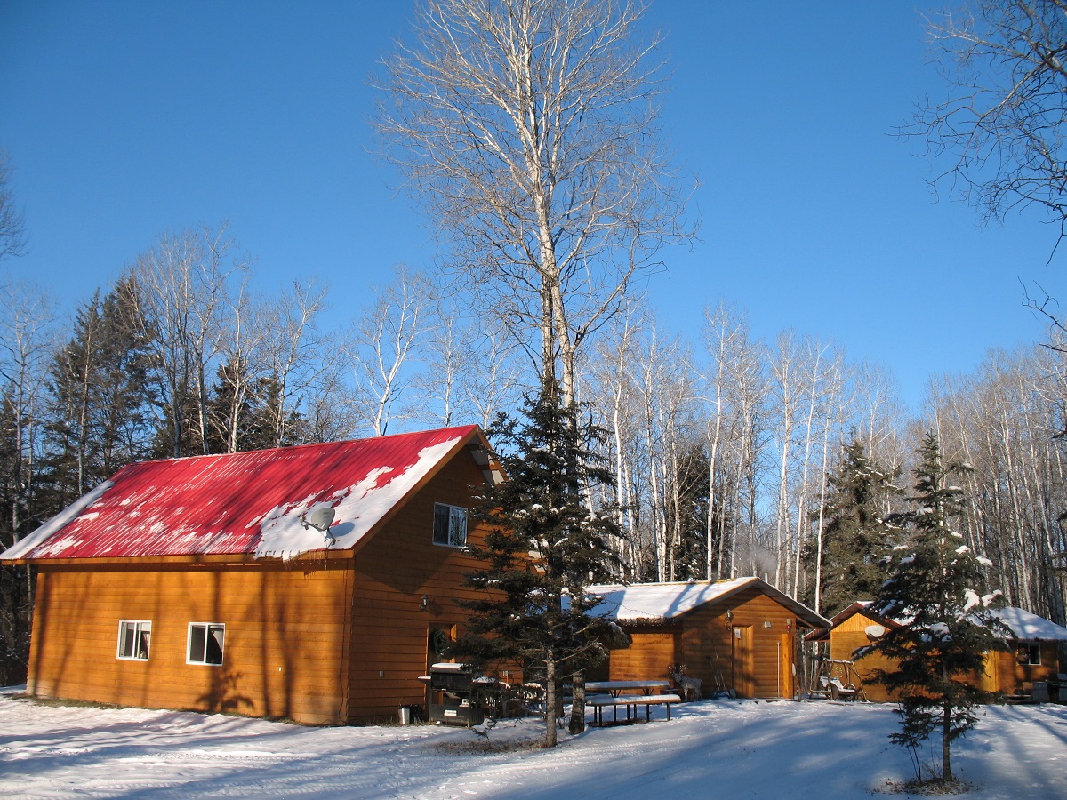 Fir River Ranch has a both in-house accommodation and cabin rentals.