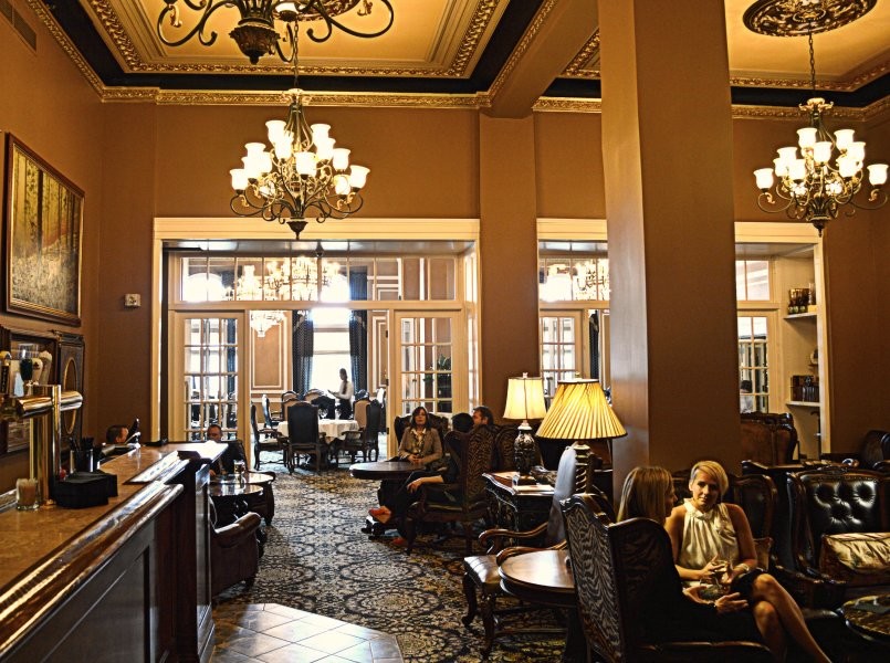 Grant Hall Hotel Dining Room & Lounge 