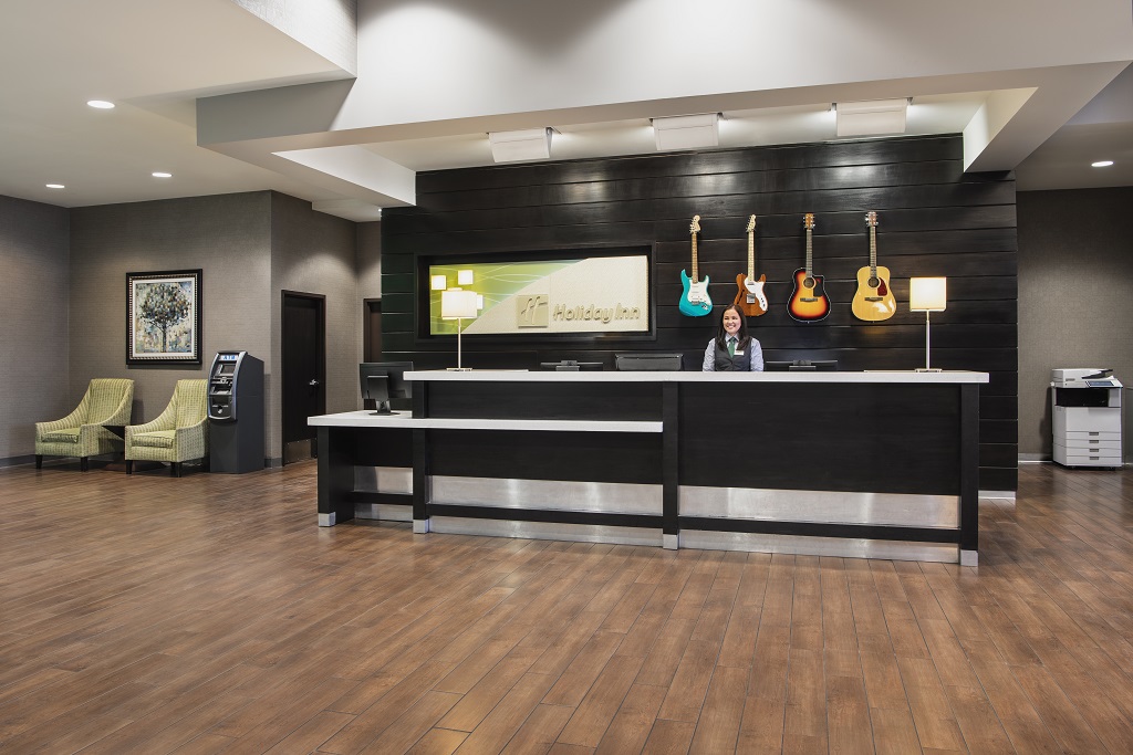 Holiday Inn Saskatoon Downtown - Front Desk