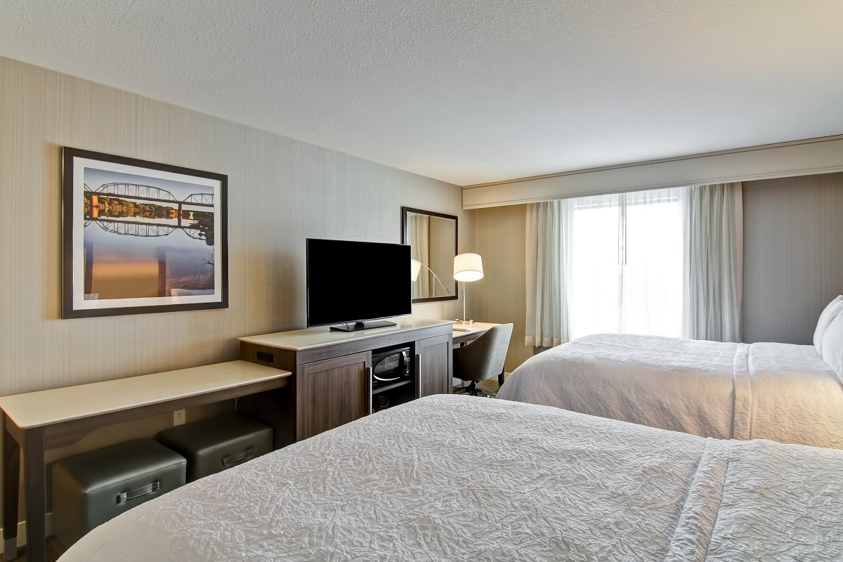 Hampton Inn & Suites by Hilton Saskatoon Airport - Double Queen Guest Room