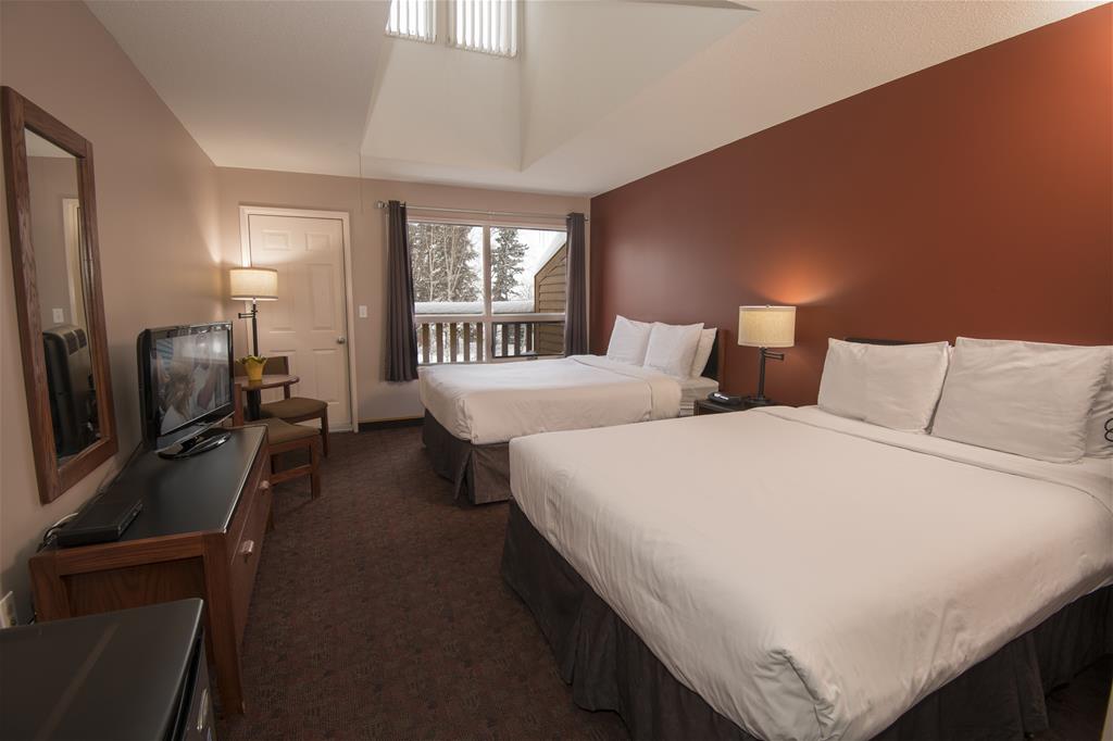 Hawood Inn - Lakefront guest room