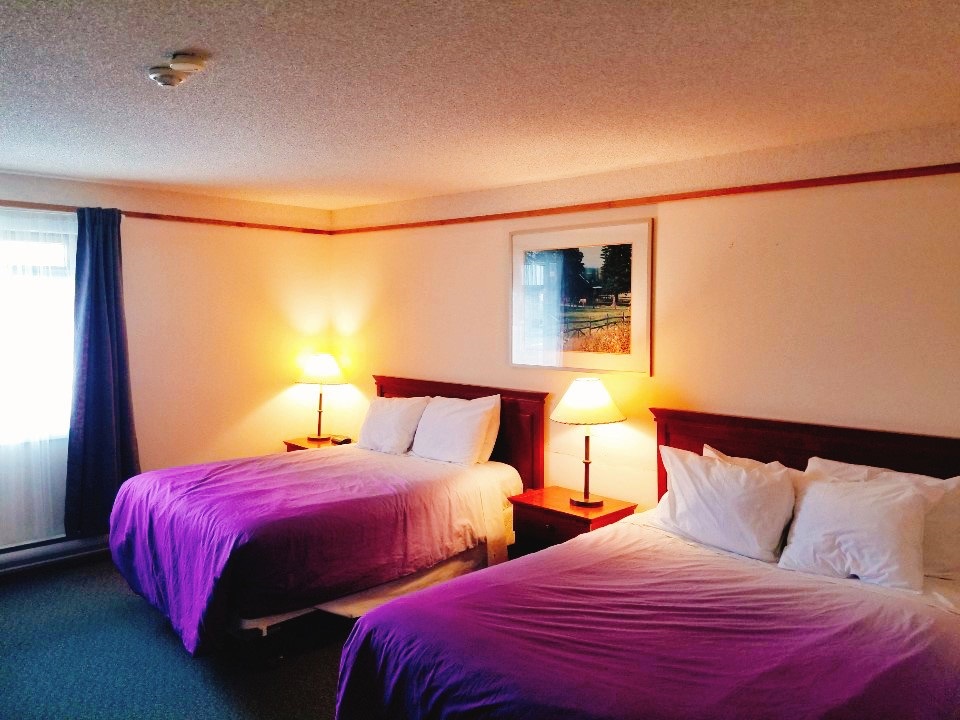 Moosomin Country Squire Inn