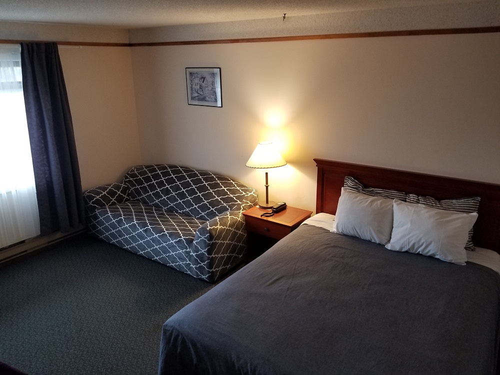 Moosomin Country Squire Inn