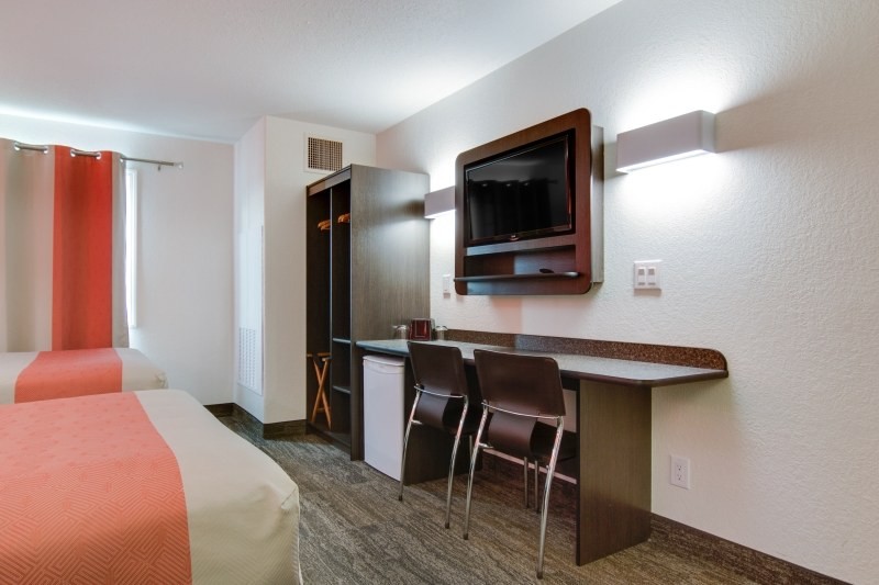 Motel 6 Saskatoon 