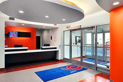 Motel 6 Swift Current - Front Desk