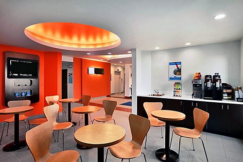 Motel 6 Swift Current - Lobby