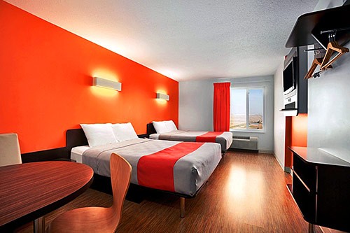 Motel 6 Swift Current - Two Queen Guest Room