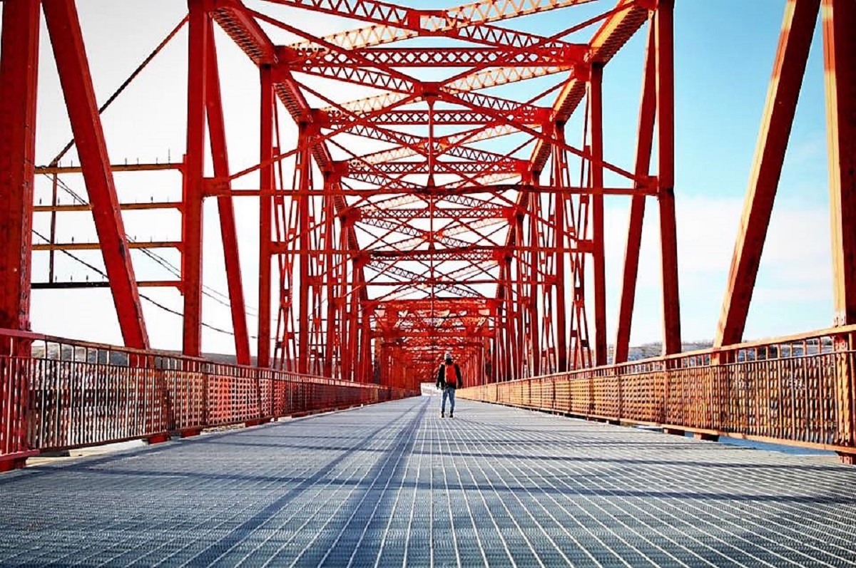Outlook - The Big Orange Bridge