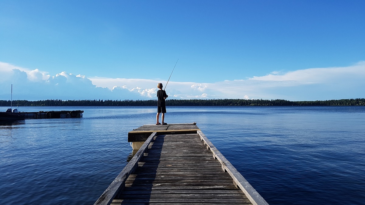 Pine Grove Resort - Fishing off the dock