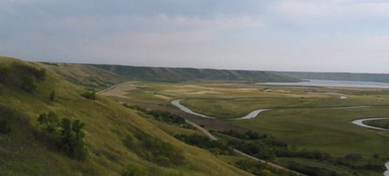 Eyebrow is located 10 minutes from the Qu'appelle Valley. This valley and its natural beauty creates great hiking and bird watching