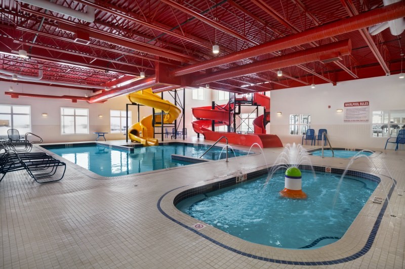 Ramada Emerald Park Regina East - Pool Area 