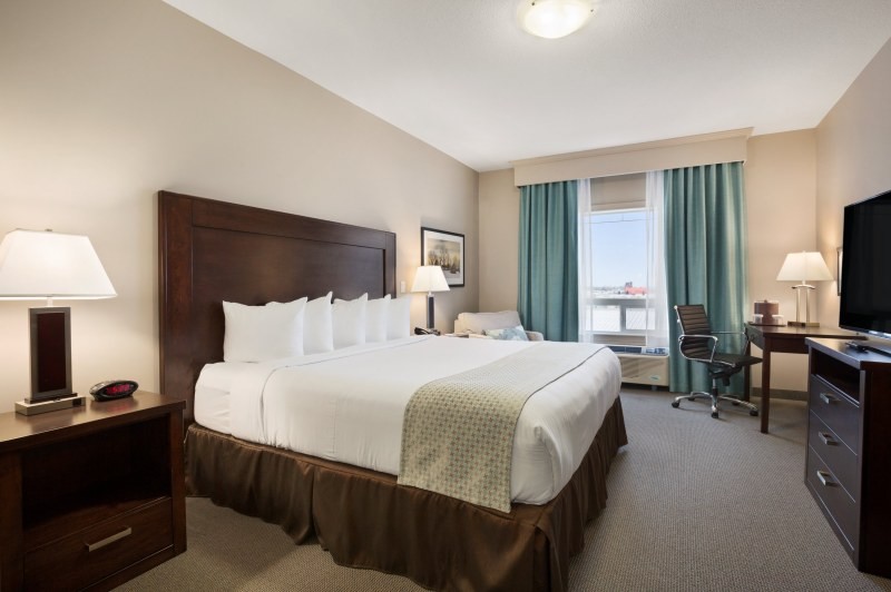 Ramada Emerald Park Regina East - King Room