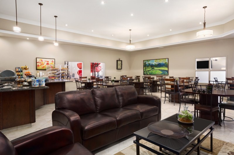 Ramada Emerald Park Regina East - Breakfast Area