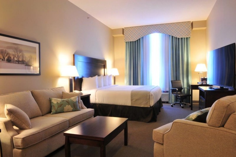 Ramada Emerald Park Regina East - King Room