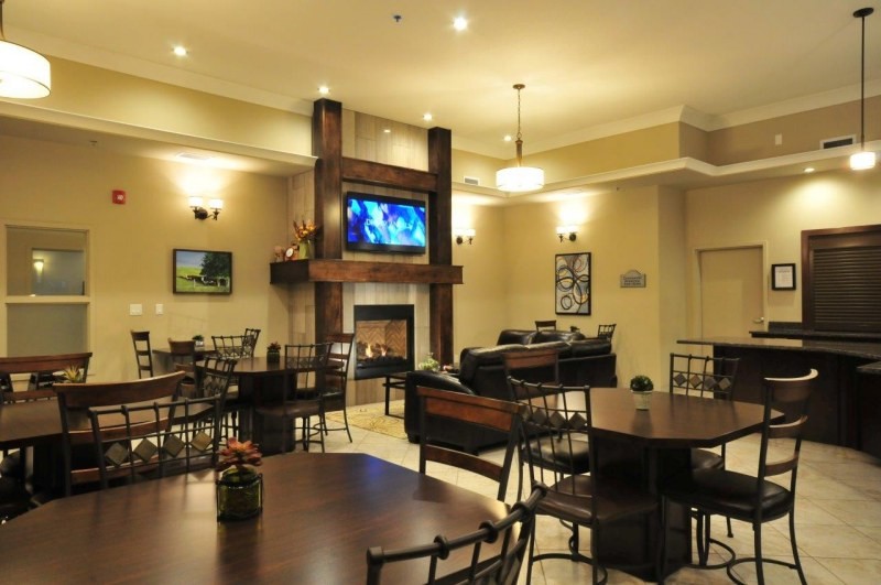 Ramada Emerald Park Regina East - Breakfast Area