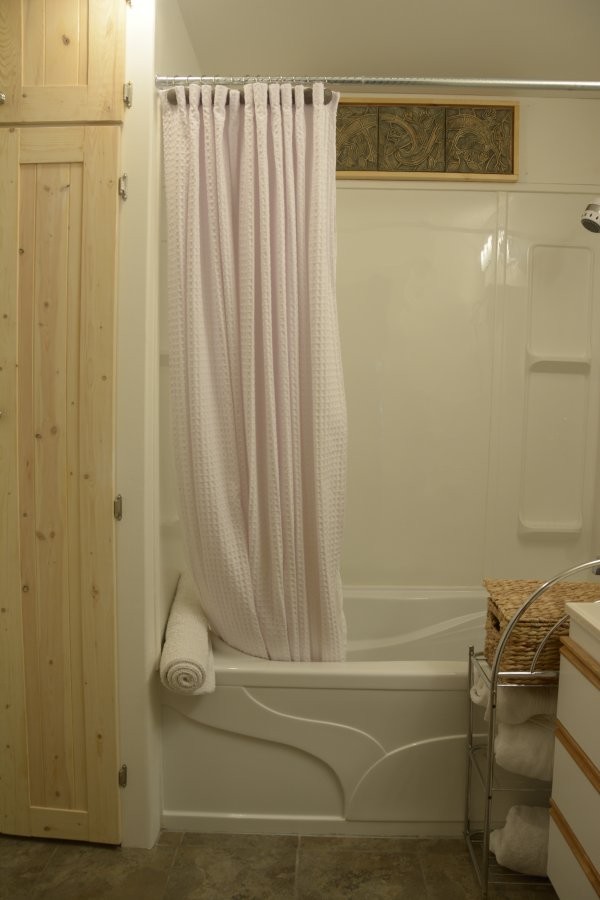 Sky Story Bed & Breakfast - Shared Bathroom