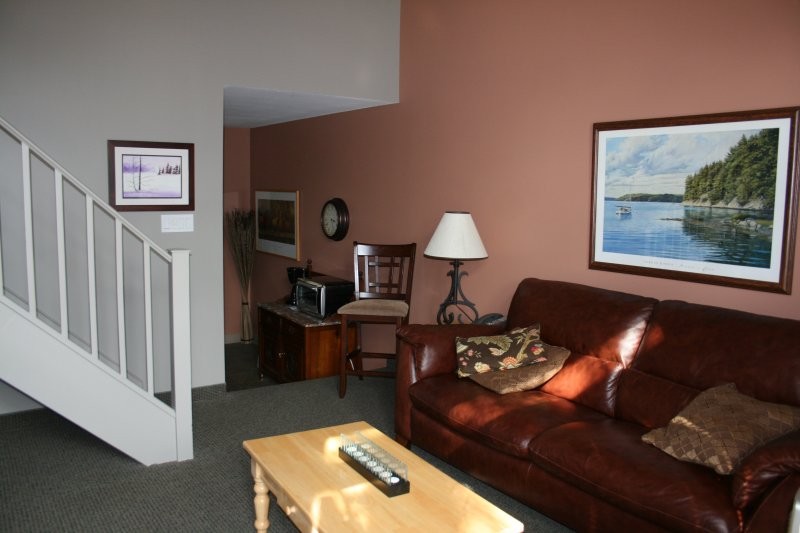 The Suites at Waskesiu - The Prince Royal Loft Suite – 2 Bedrooms 