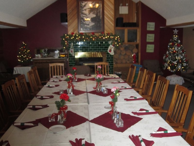 The Beach House Family Restaurant - Christmas in the upper dining room Sunset Bay Resort