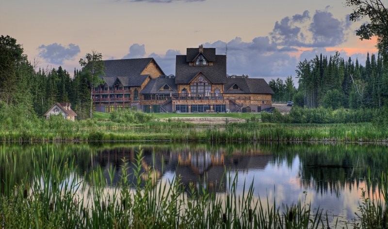 Nestled in the woodlands of northern Saskatchewan, Elk Ridge Resort is a breathtaking destination with first-rate facilities. 